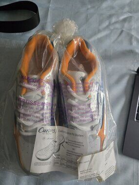 Vintage Curves for Women Sneaker Size 8